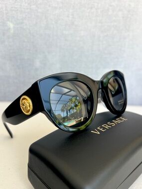 VERSACE Tribute Gold Medusa Cat Eye Italy made sunglasses black 51mm NWT